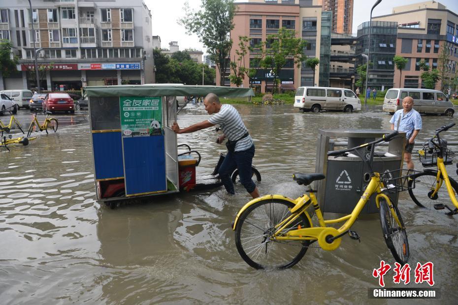 成都大暴雨最新情况报告，实时更新，持续关注